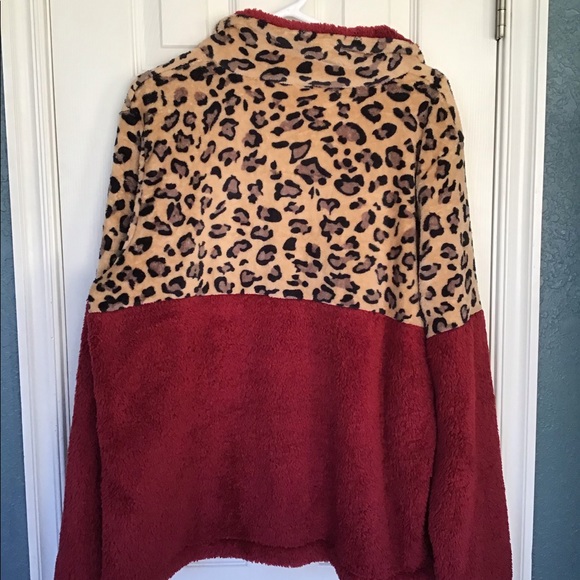 Women’s Leopard and Burgundy Pullover 2XL (L) - Picture 6 of 9